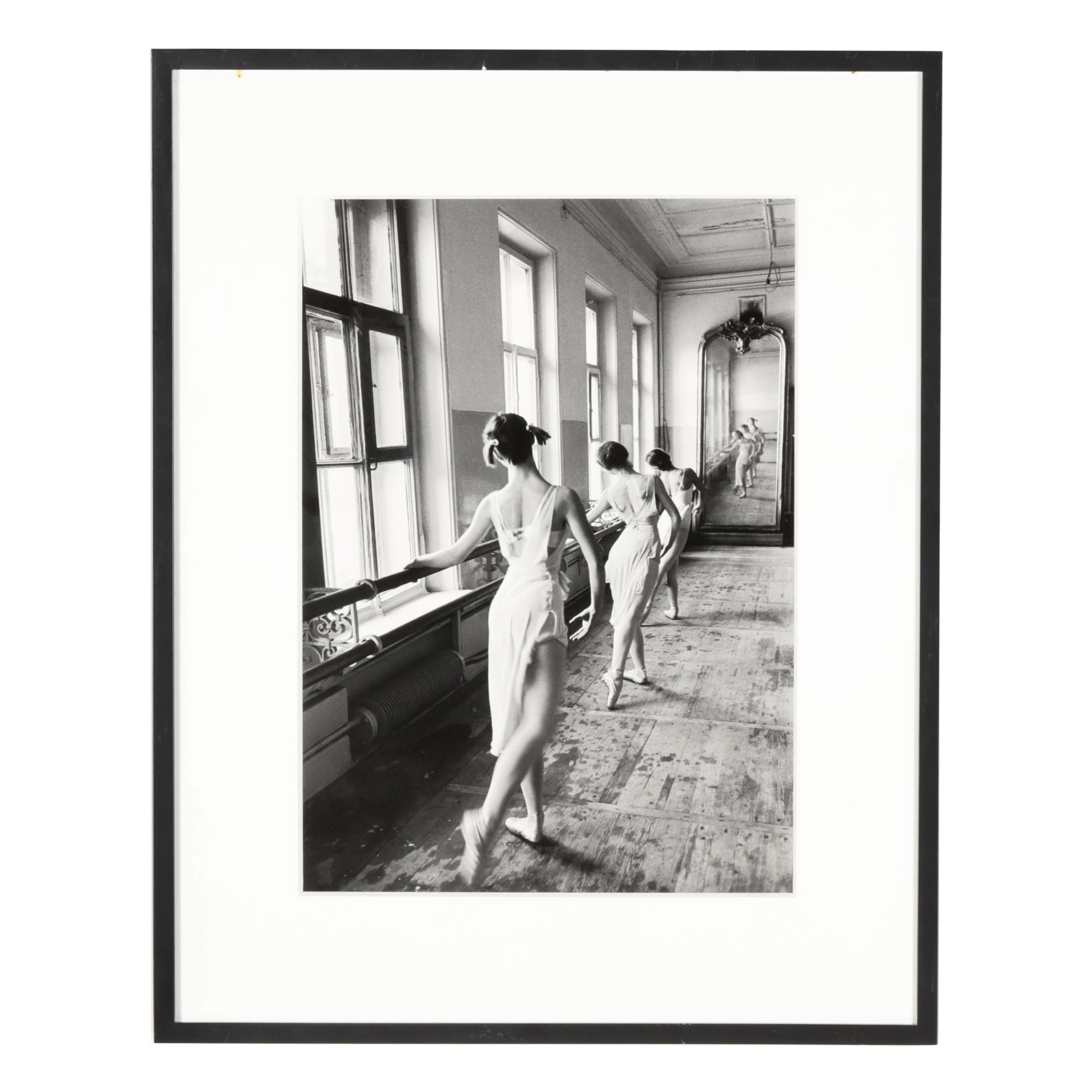 Cornell Capa - Bolshoi Ballet School, Moscow - Framed